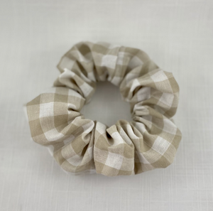 zephyr & soul - beige gingham scrunchie